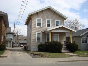 Front view of 418 Wisconsin St