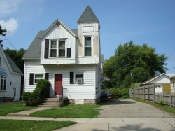 Front view of 812 Vine/812A Ave