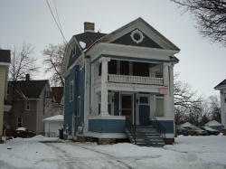 Front view of 816 Elmwood Ave